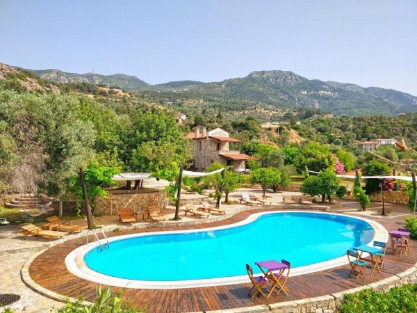 Zephyros Hotel image 1